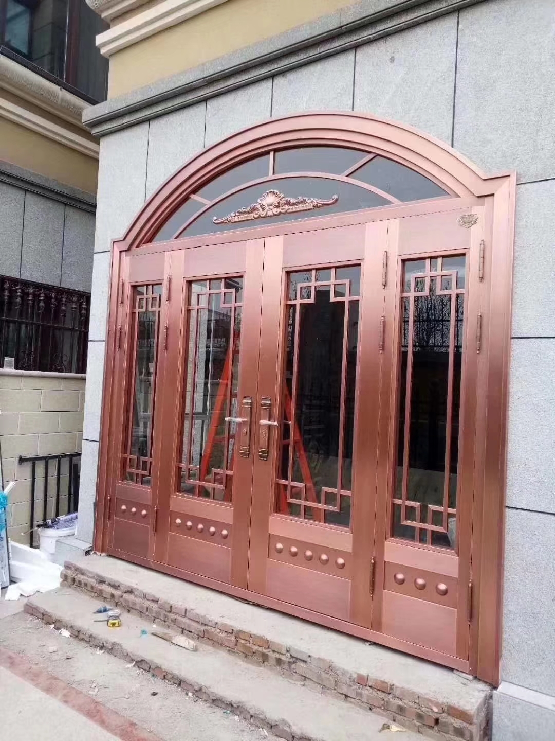 圆弧型玻璃铜门